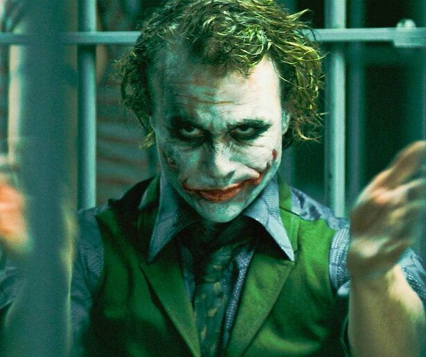 Heath Ledger wil totale chaos creëren in The Dark Knight op Viaplay TV