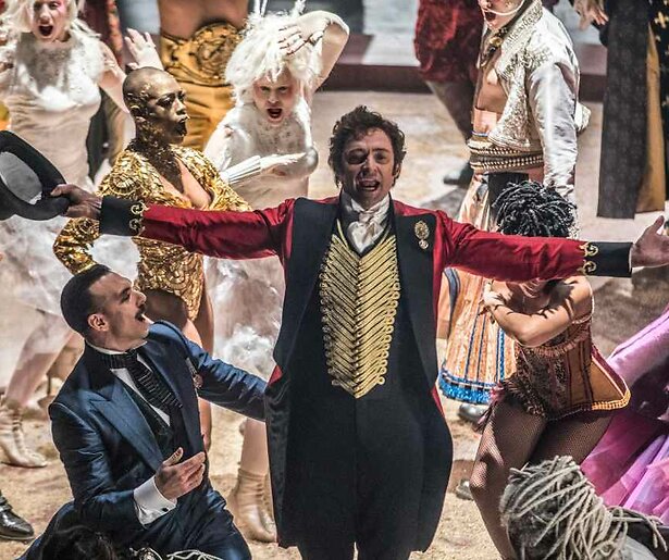 Hugh Jackman zingt de sterren van de hemel in The Greatest Showman