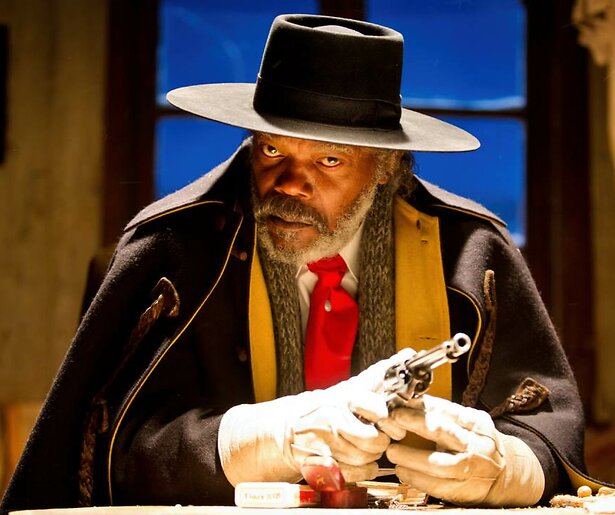 Acht rotzakken zitten vast in een verlaten herberg in misdaadfilm The Hateful Eight