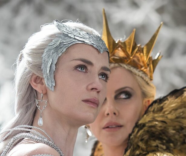 Charlize Theron heeft nog een appeltje te schillen met Chris Hemsworth in The Huntsman: Winter's War