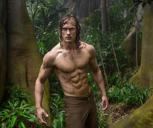 Alexander Skarsgård slingert heen en weer door de jungle in The Legend of Tarzan