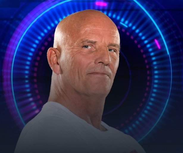 Theo stapt vrijwillig uit Big Brother-huis