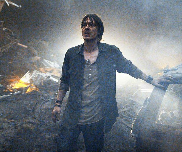 Kristoffer Joner vermoedt dat er een vloedgolf aankomt in The Wave