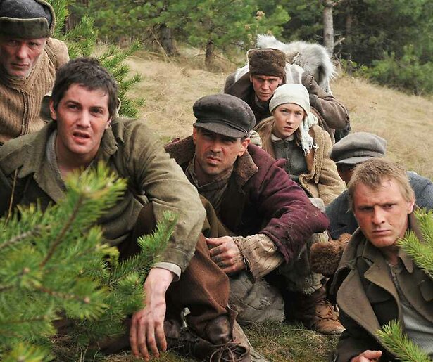 De groep van Jim Sturgess moet heel wat doorstaan in The Way Back