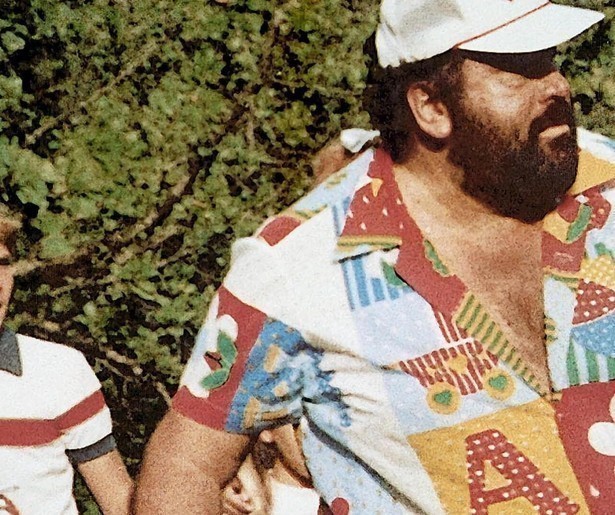 Bud Spencer moet zijn vakantieplannen parkeren in Thieves and Robbers
