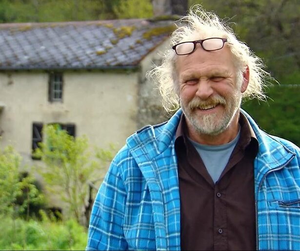 De TV van gisteren: B&B Vol Liefde-kijkers gaan opnieuw los over 'hork' Thijz