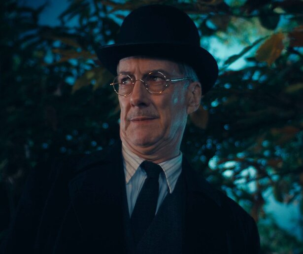 Stephen Tompkinson kan niet geloven wat hij hoort in This Is Not a Murder Mystery