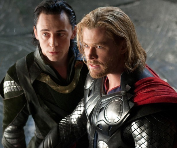 Chris 'Thor' Hemsworth en Tom 'Loki' Hiddleston staan samen sterk
