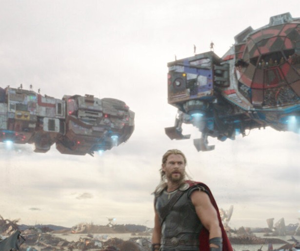 Chris Hemsworth knokt met Cate Blanchett in Thor: Ragnarok