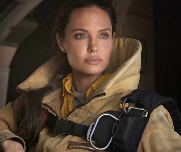 Angelina Jolie heeft nog nooit voor hetere vuren gestaan dan in Those Who Wish Me Dead