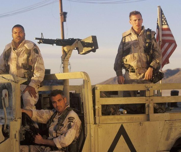 George Clooney helpt de Irakese bevolking in Three Kings