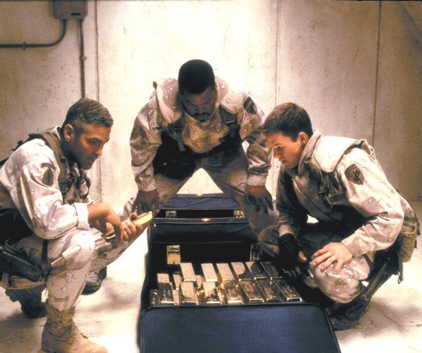 George Clooney helpt de Irakese bevolking in Three Kings