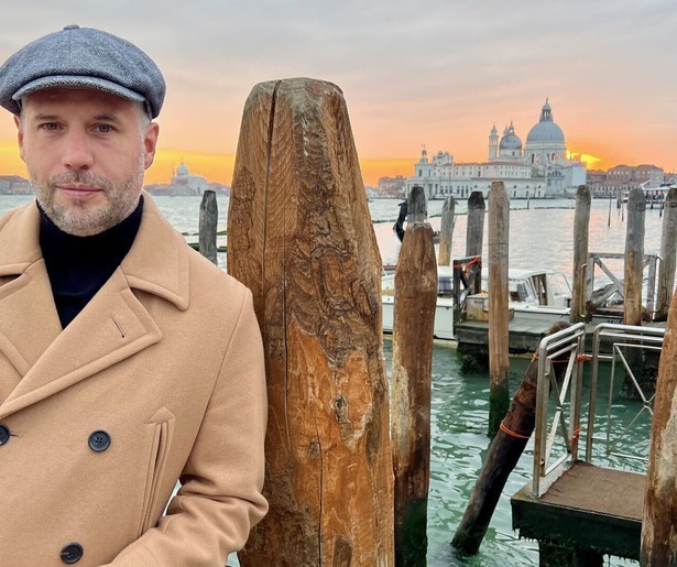 Tijl Beckand brengt in Tijl in het voetspoor van Richard Wagner een bezoek aan de Duitse stad Bayreuth