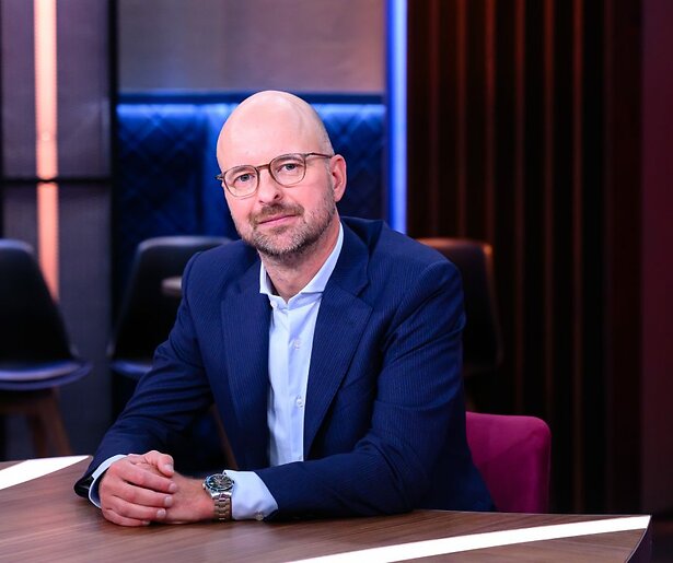 Tim de Wit kijkt op tegen zijn collega Jeroen Pauw: 'Kan veel van hem leren'