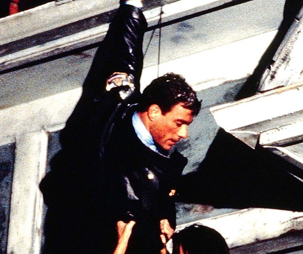 Jean-Claude Van Damme reist door de tijd in Timecop