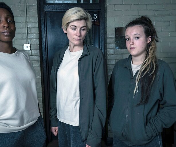 Orla, Kelsey en Abi moeten een allesbepalende keuze maken in de slotaflevering van Time