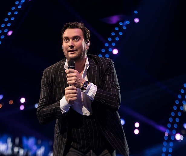 Twitter gaat los over vals zingende Tino Martin bij M