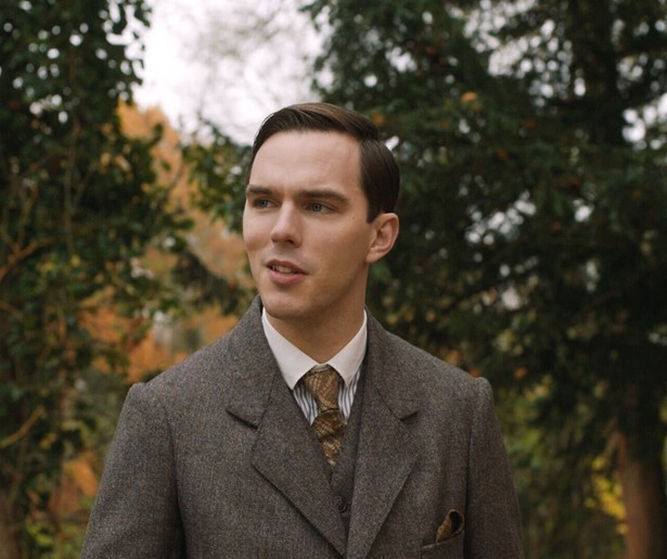 Nicholas Hoult verzint Lord of the Rings in Tolkien