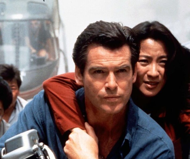 Kan James Bond in Tomorrow Never Dies een oorlog voorkomen?