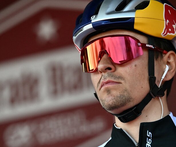 Lukt het Tom Pidcock om topfavorieten Wout van Aert en Tadej Pogacar opnieuw te verslaan tijdens de Amstel Gold Race?