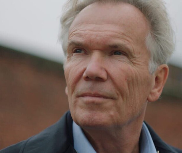 Tom Egbers is terug op tv en gaat op zoek naar de mooiste sportverhalen