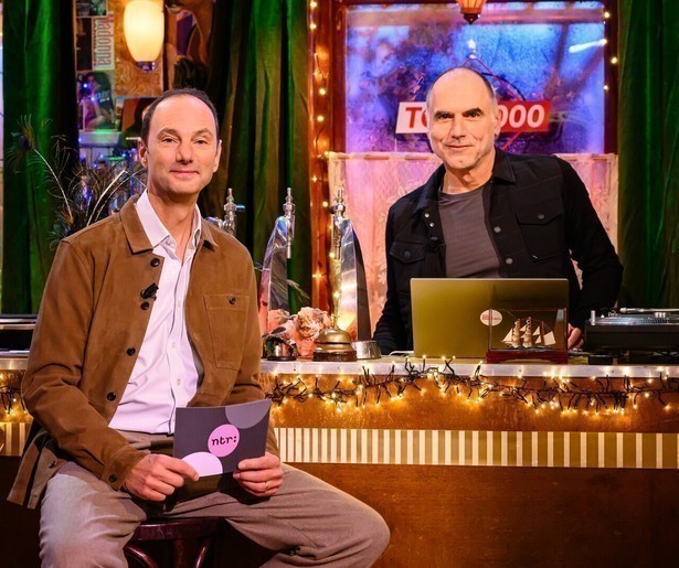 Thomas van Luyn maakt zijn debuut als presentator van Top 2000 Quiz