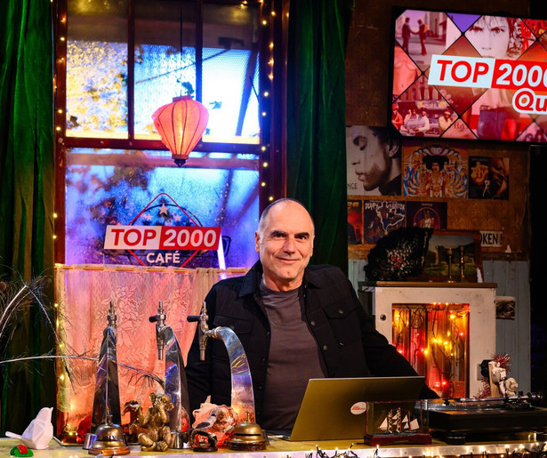 De drie beste duo's strijden tegen elkaar in de finale van de Top 2000 Quiz