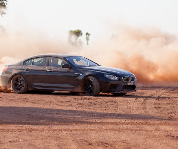 Richard Hammond doet gevaarlijke reclamestunt na in Top Gear