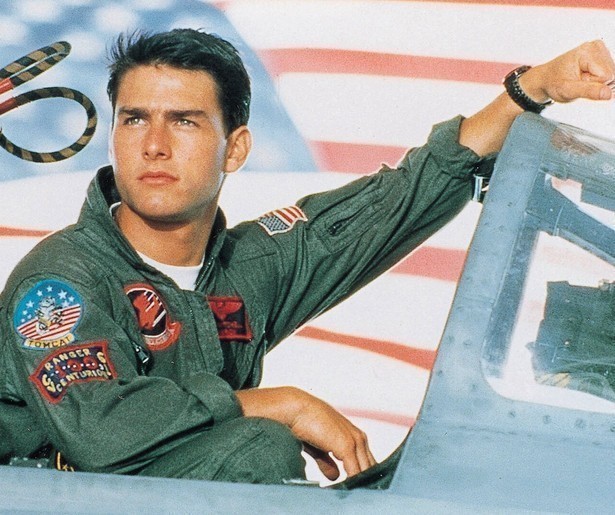 Tom Cruise weet behoorlijk wat indruk te maken in en met Top Gun