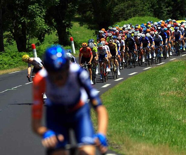 Etappe 18: De Tour de France-renners gaan alweer richting Bourg-en-Bresse