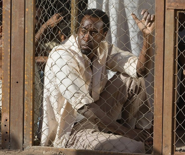 Don Cheadle speelt een gevaarlijk dubbelspel in Traitor