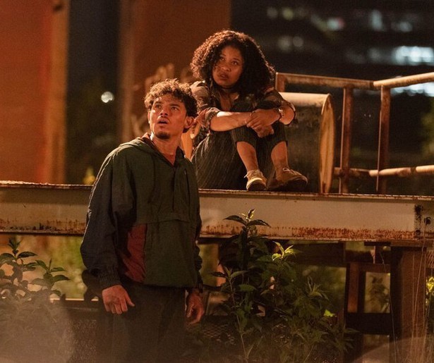 Anthony Ramos raakt betrokken bij de strijd tussen Autobots en Decepticons in Transformers: Rise of the Beasts