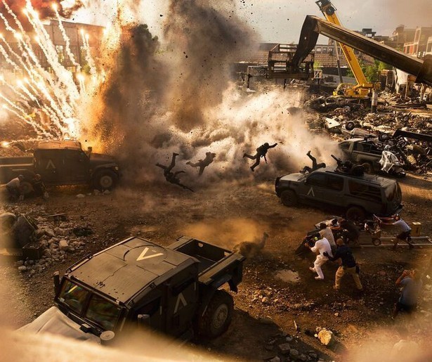 Mark Wahlberg helpt de Autobots een handje in Transformers: The Last Knight