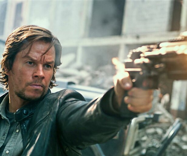 Mark Wahlberg en de Autobots in Transformers: The Last Knight