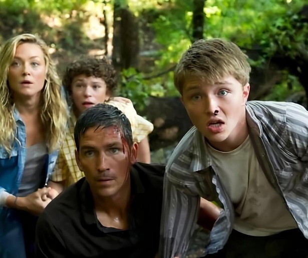 Jim Caviezel laat zich niet piepelen in Transit