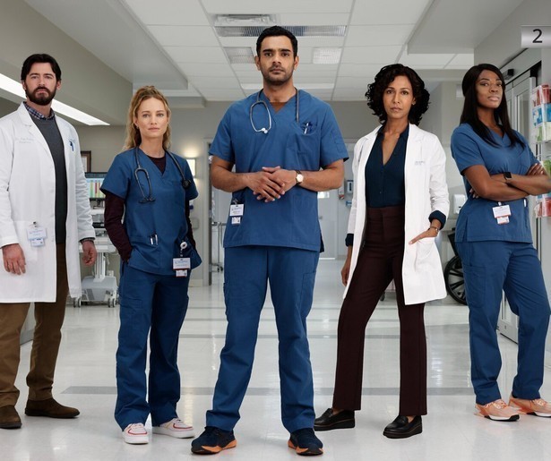 Ruziënde artsen op de spoedeisende hulp in derde seizoen Transplant