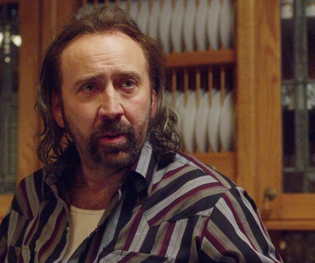 Ex-marinier Nicolas Cage is een engerd in Trapped