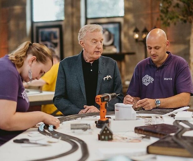 De TV van gisteren: Treinencompetitie start met 875.000 kijkers