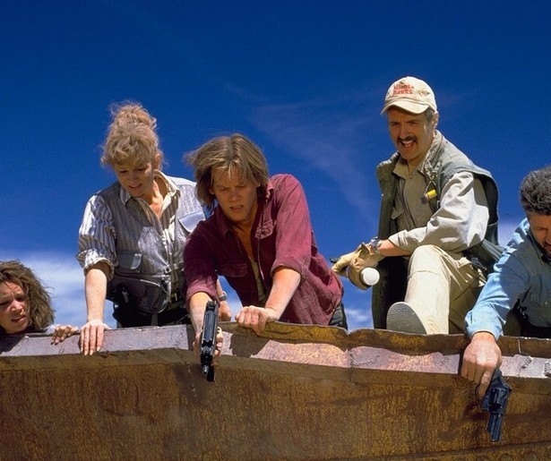 Kevin Bacon verslaat megawormen in Tremors