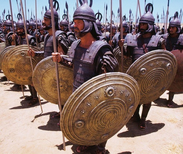 Brad Pitt kruipt in het actiespektakel Troy in de huid van Achilles