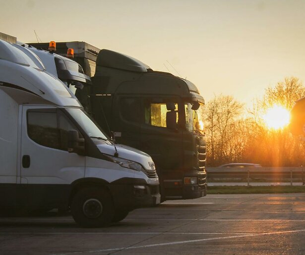 De NPO Doc: Parkeerplaats vertelt het verhaal van truckers in niemandsland