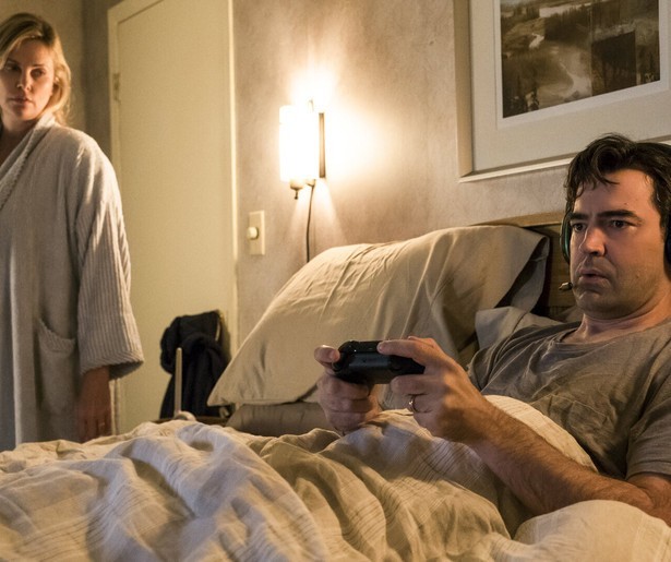 Charlize Theron heeft dringend hulp nodig in Tully