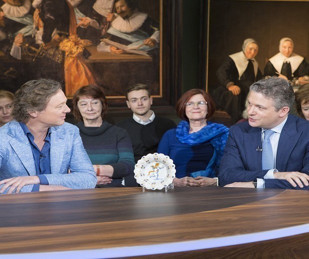 Emiel Aardewerk krijgt nog eenmaal wat bijzondere voorwerpen onder ogen in Tussen Kunst en Kitsch