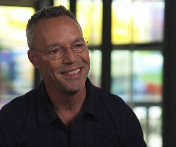 Hans Goedkoop in de spotlights in uitzending van het door Han Peekel gepresenteerde TV Monument