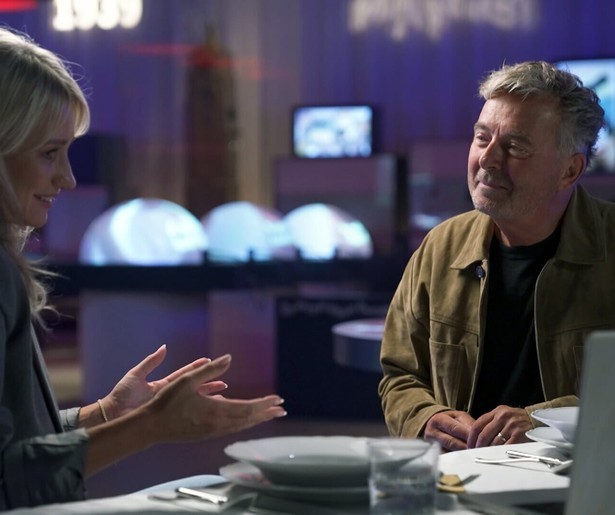 Dionne Stax vraagt Bert van Leeuwen het hemd van het lijf in TV Monument