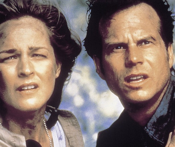 Helen Hunt gaat op tornadojacht in Twister