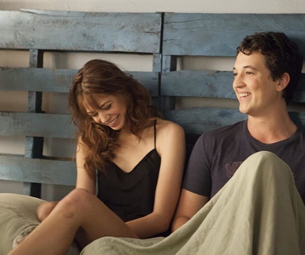 Analeigh Tipton komt vast te zitten bij een onenightstand in Two Night Stand