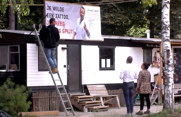 Utopiaan Mylène trapt Jessie van de ladder af