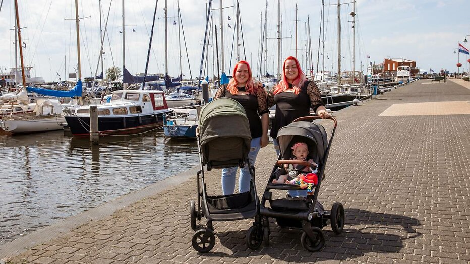 De bekende tweeling van Urk! Mathilde en Gerda. De bekende tweeling van Urk! Mathilde en Gerda.