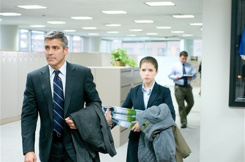 Up in the air - George Clooney in het vliegtuig Up in the air - George Clooney in het vliegtuig